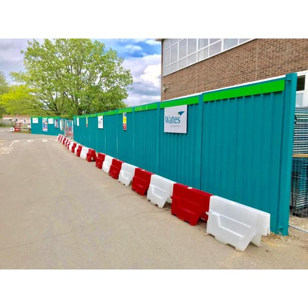 Pyramid Water Filled Barrier