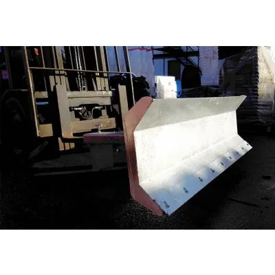 Chasse-neige pour chariot élévateur - Modèle robuste Chasse-neige pour chariot élévateur - Modèle robuste